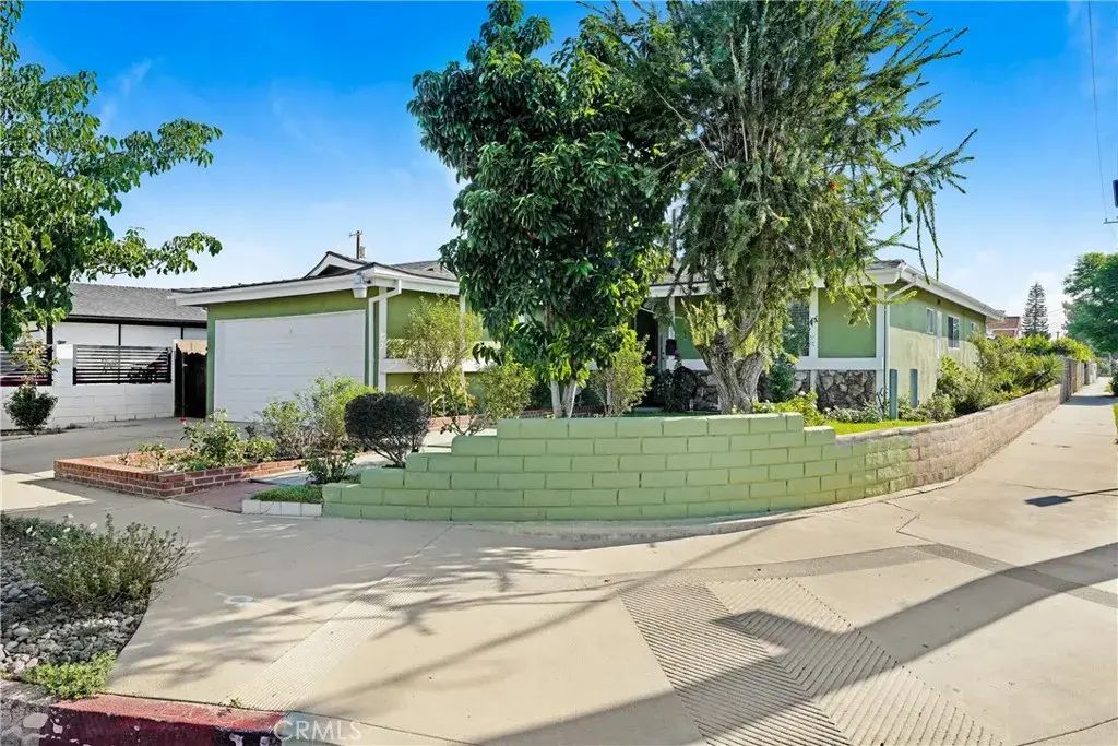 8000 Ben Avenue, North Hollywood