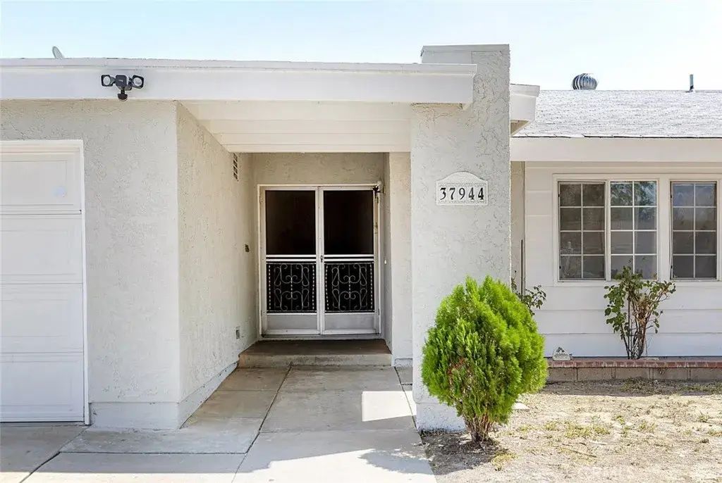 37944 29th Street East, Palmdale