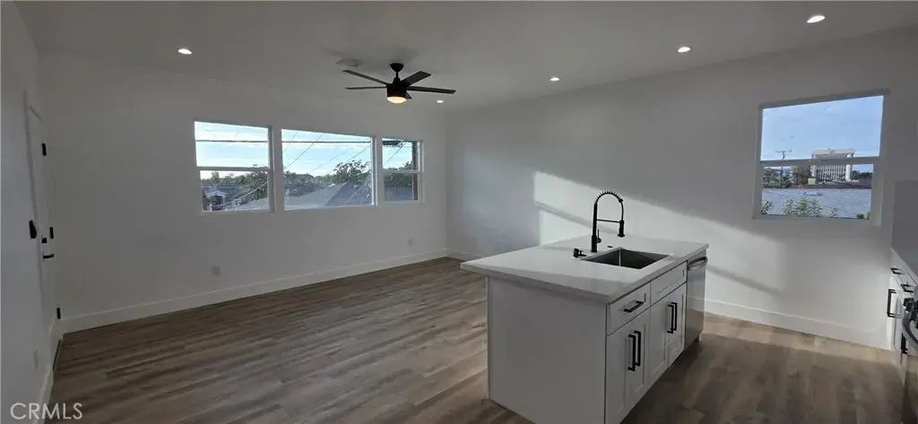 4705 Lakewood 2, Lakewood
