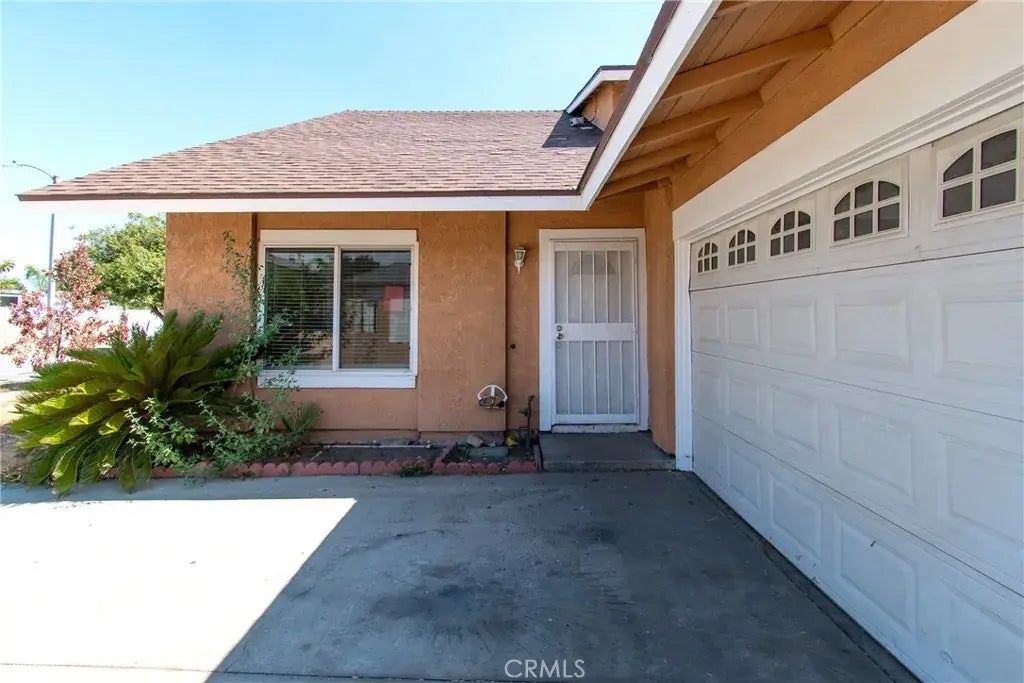 17571 Shamrock, Fontana
