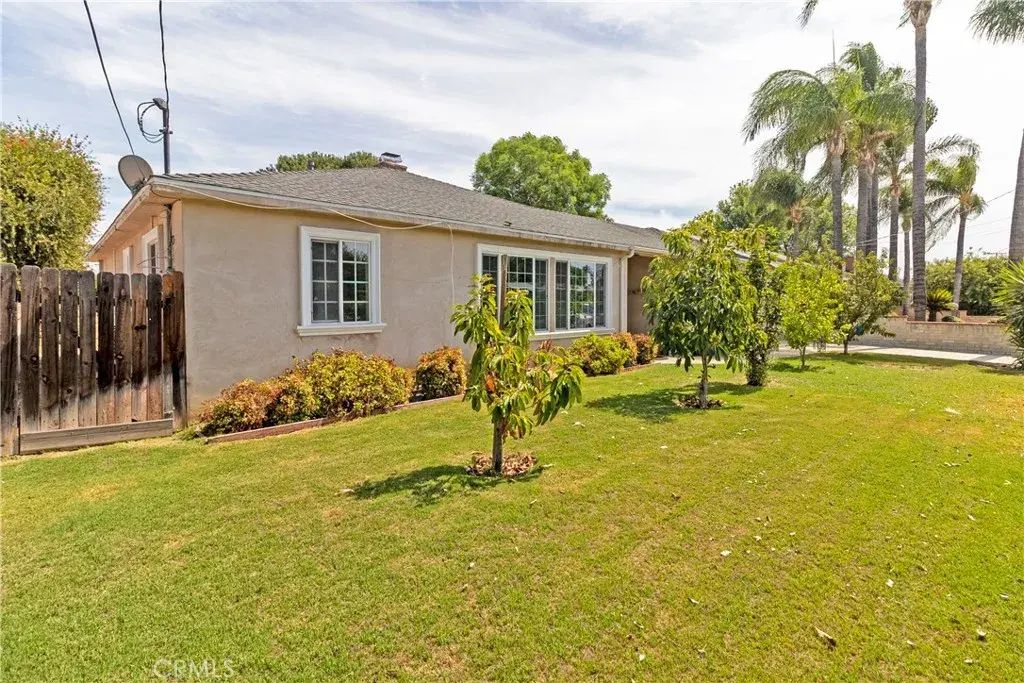 8546 Woodley Ave, North Hills