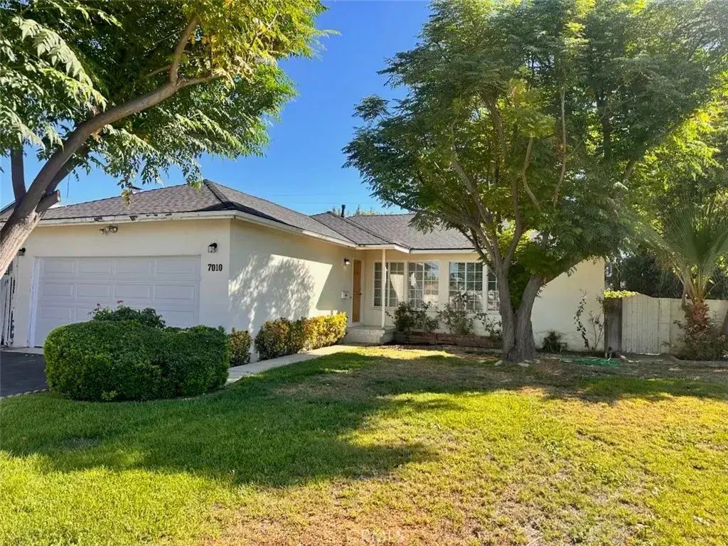 7010 Cozycroft, Winnetka