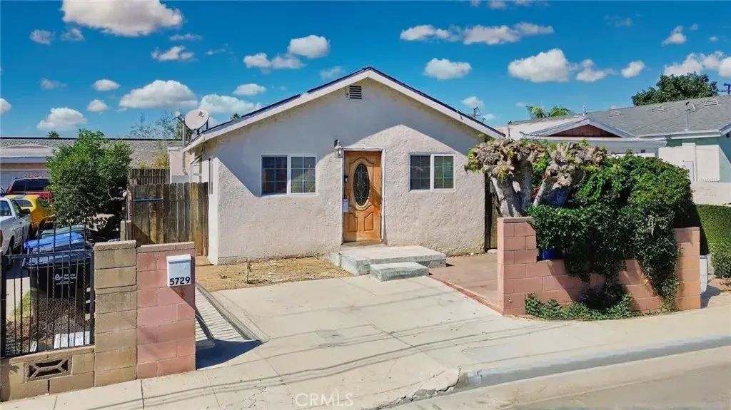 5729 Juarez, Whittier