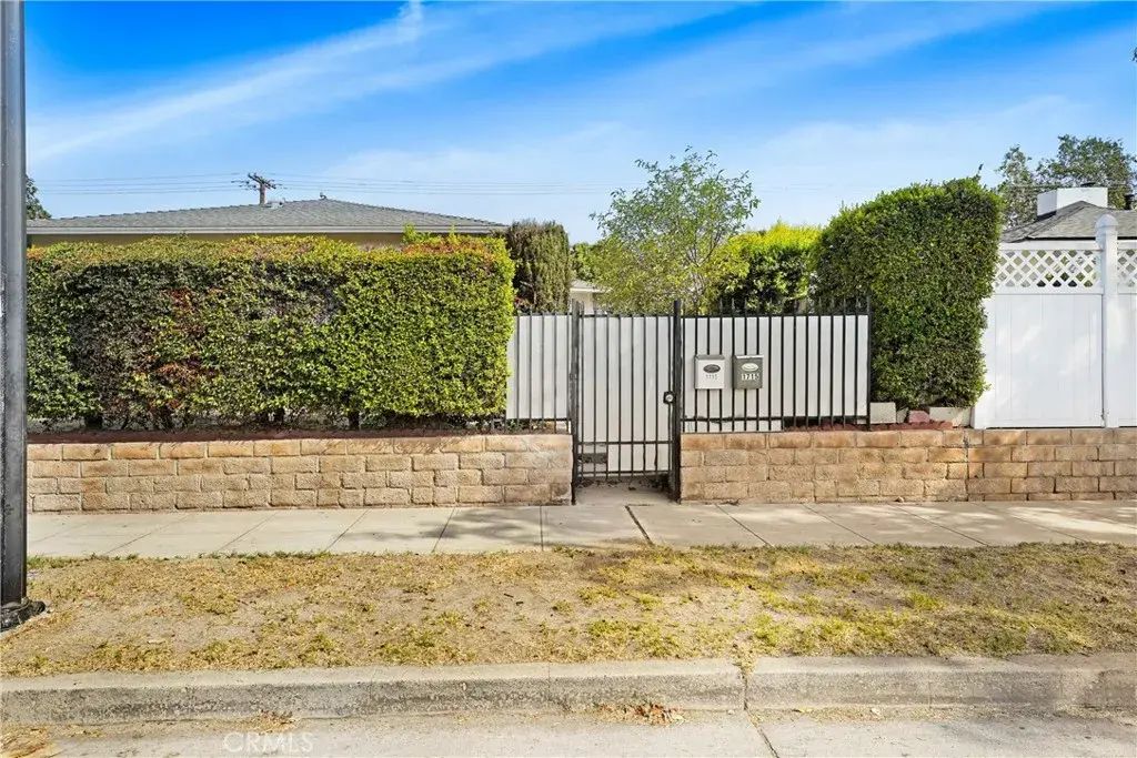 1713 W Victory, Burbank