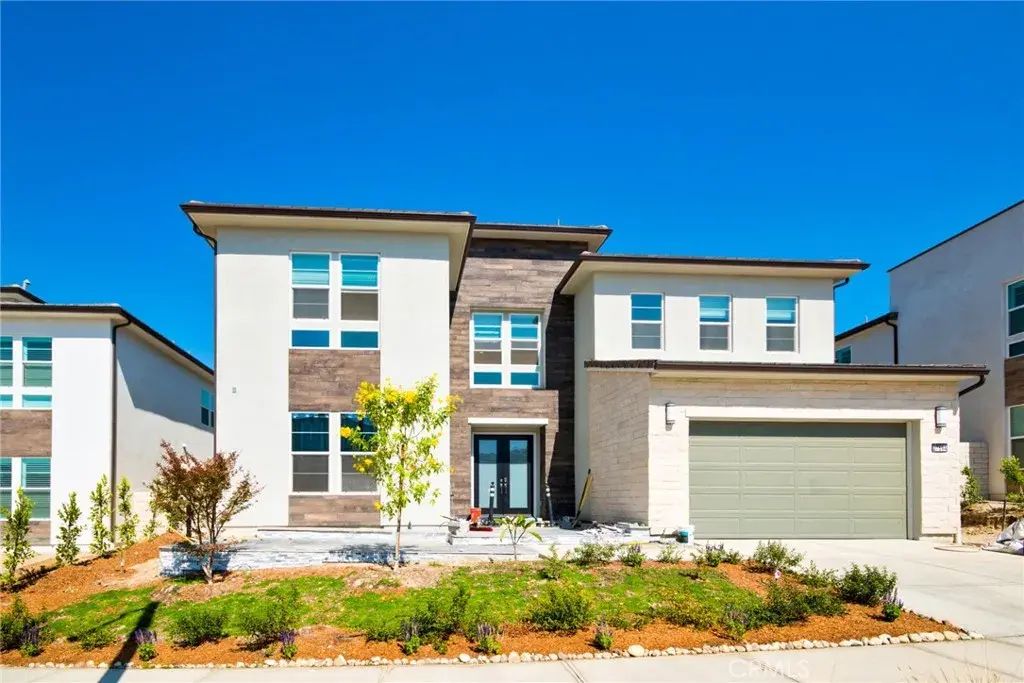 27594 Juniper Lane, Valencia