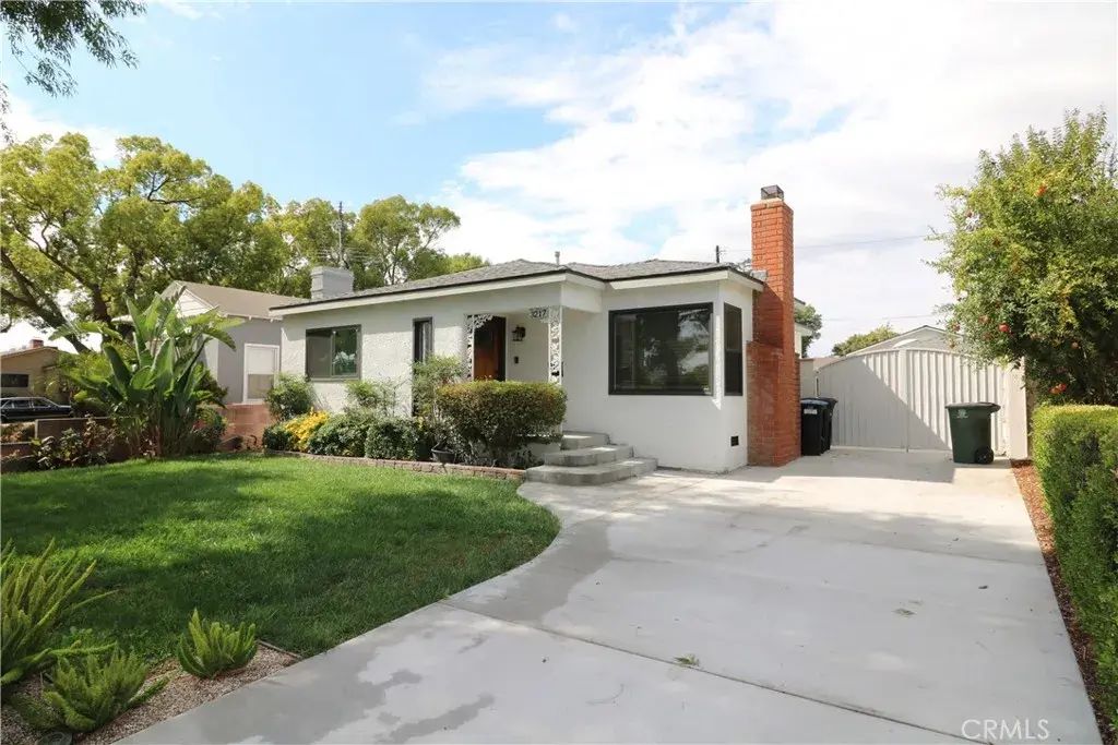 3217 W Clark Avenue, Burbank