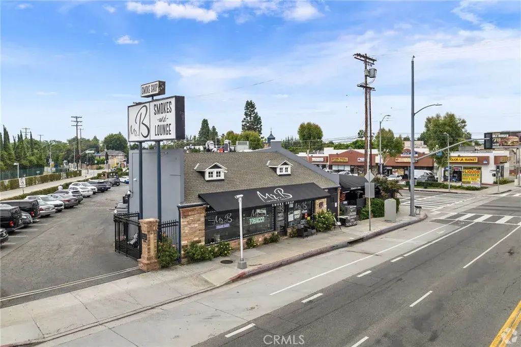 6000 Woodman Avenue A, Van Nuys