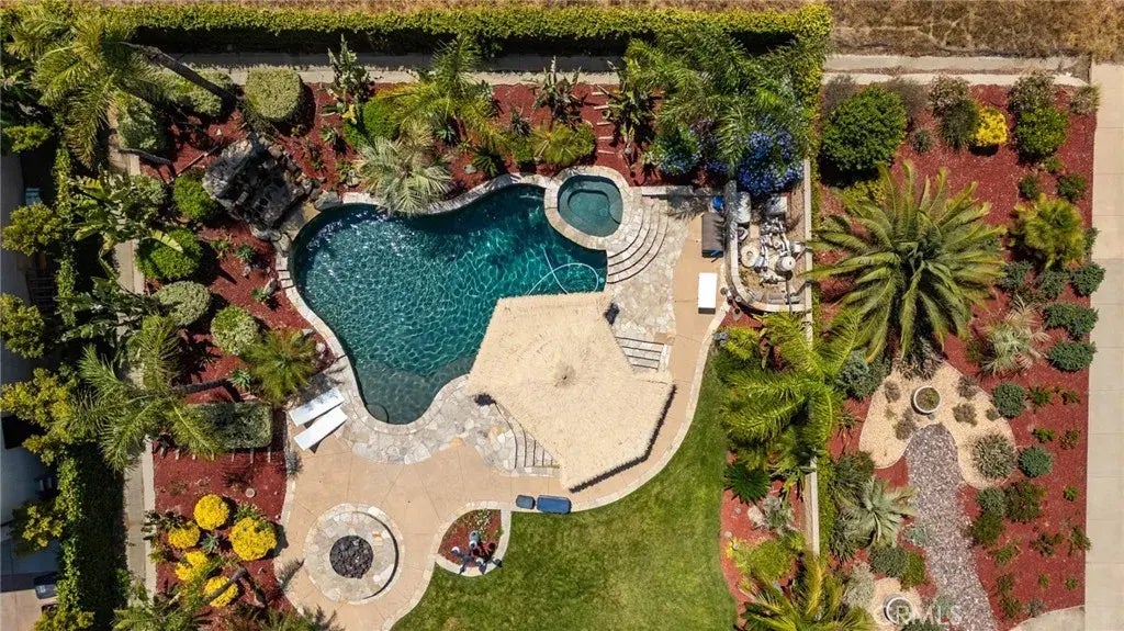 1180 Cleveland, Corona