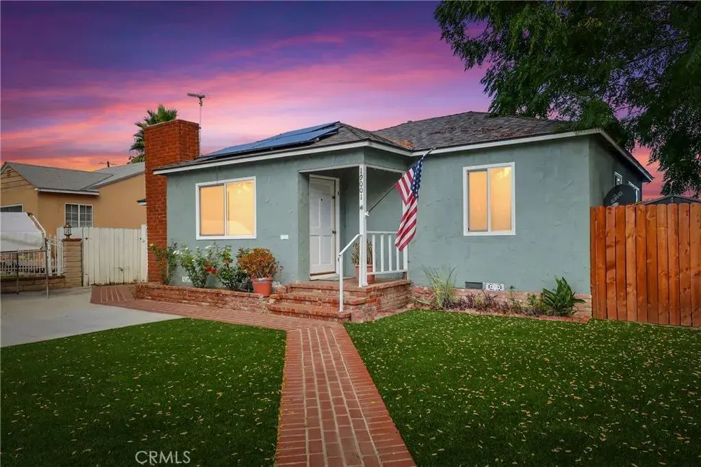 19001 Vanowen, Reseda