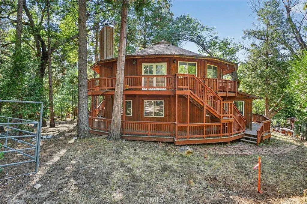 26020 Hemstreet Pl, Idyllwild