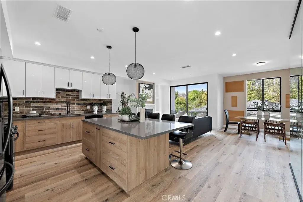 11860 W Flower, Valley Village