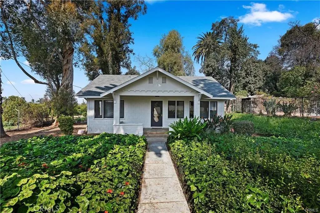 8615 Dufferin, Riverside