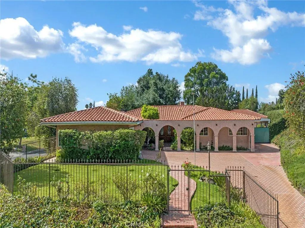 11901 Mallot Place, Granada Hills