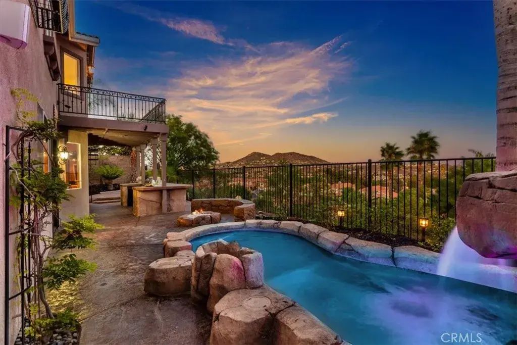 693 John Drive, Corona