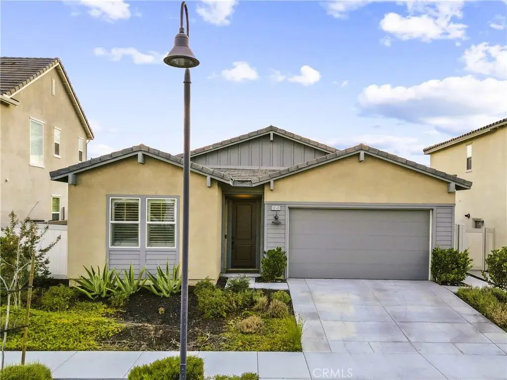 18140 Luna Way, Saugus