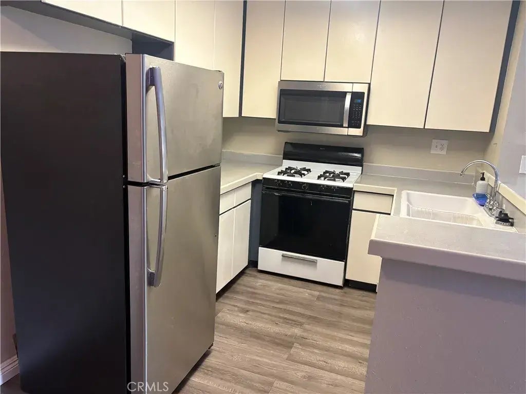 27238 Luther, Canyon Country