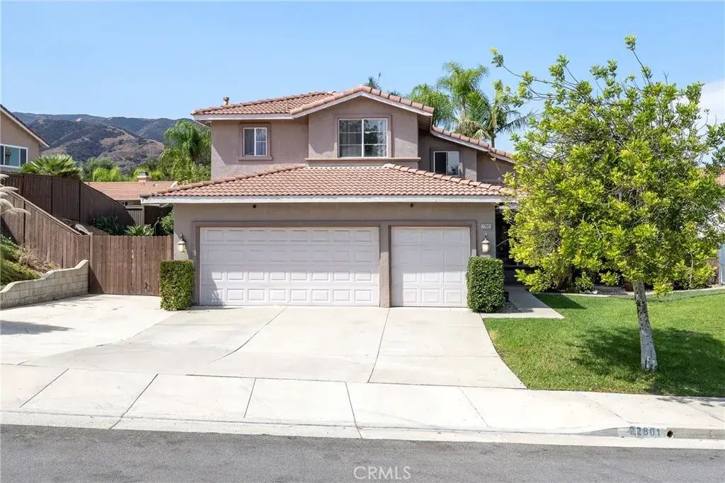 22801 Hannah, Corona