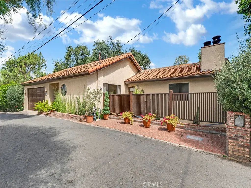 4322 Rosario Road, Woodland Hills
