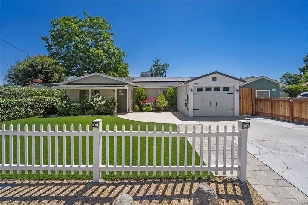 25242 De Wolfe Rd, Newhall
