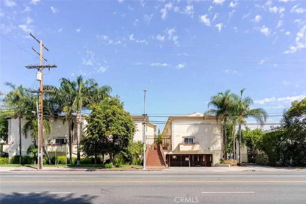 15053 Victory Boulevard 5, Van Nuys