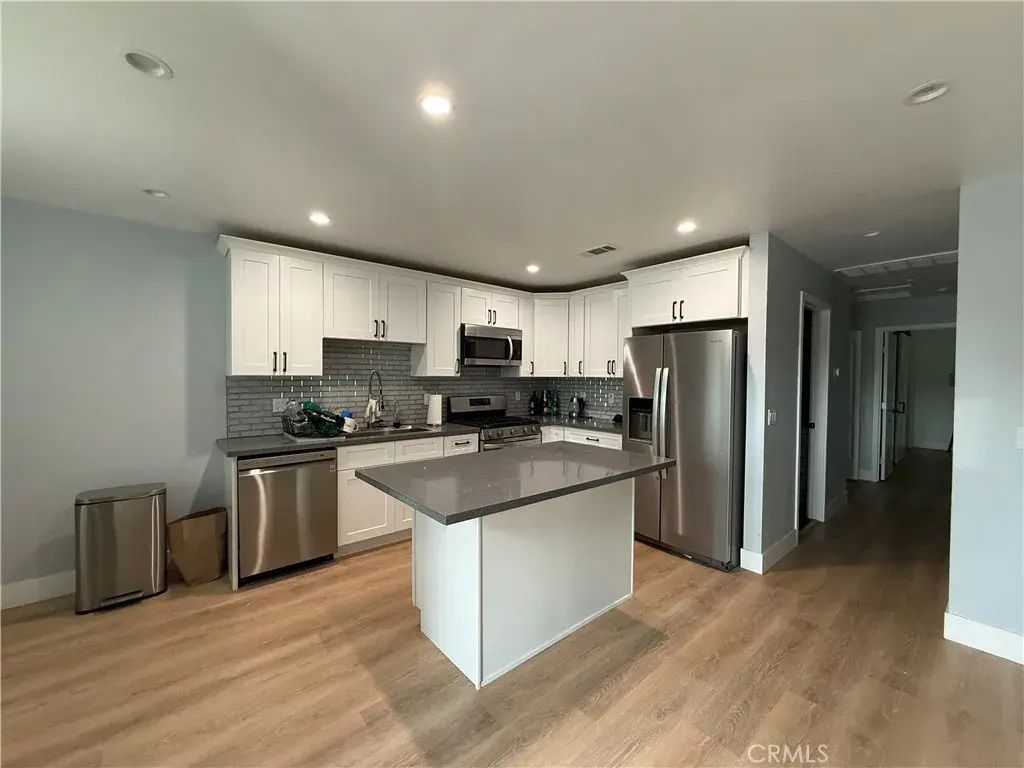 8498 Hatillo Avenue, Winnetka