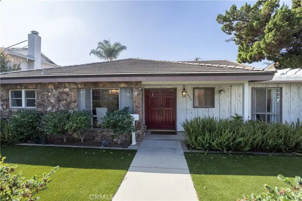 16216 Plummer, North Hills