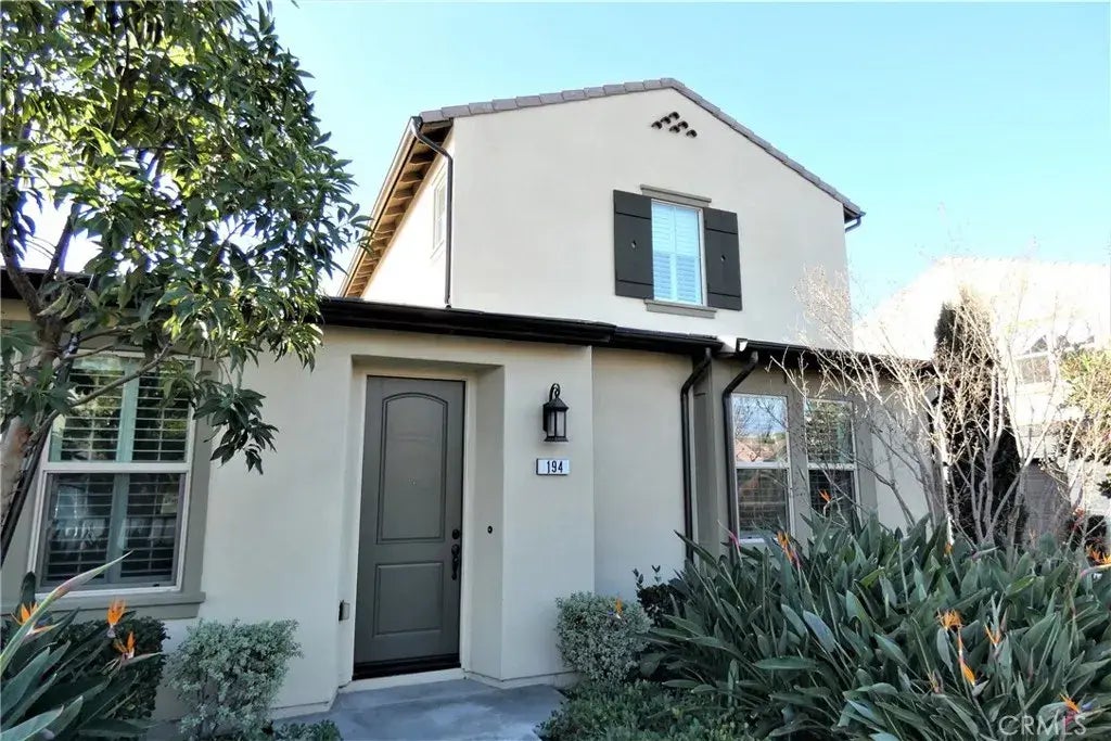 194 Bright Poppy, Irvine