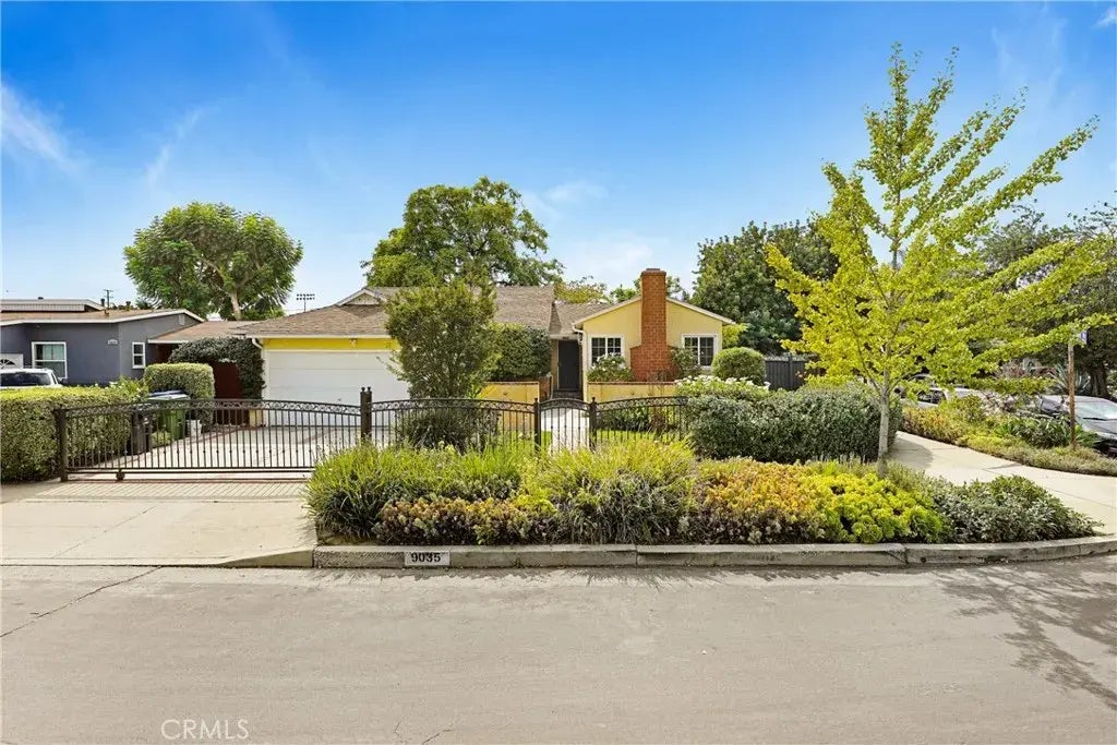 9035 Woodale Avenue, Arleta