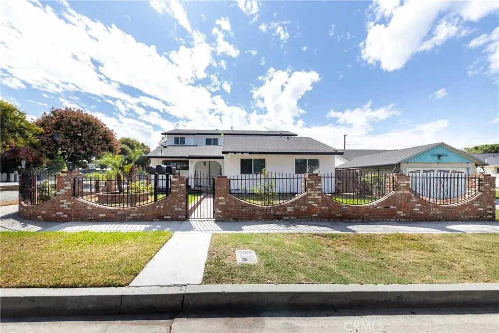 10 W Trafford, Long Beach