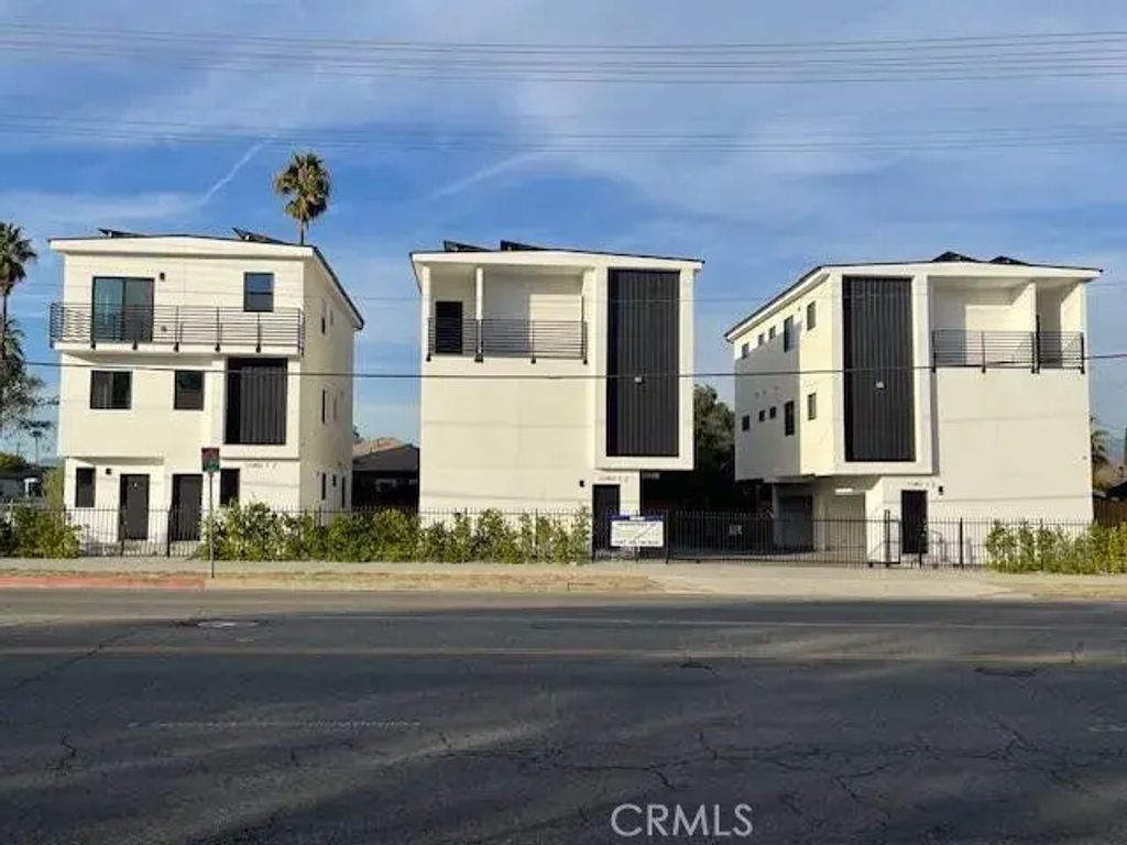11453 W Victorybvd 1, North Hollywood