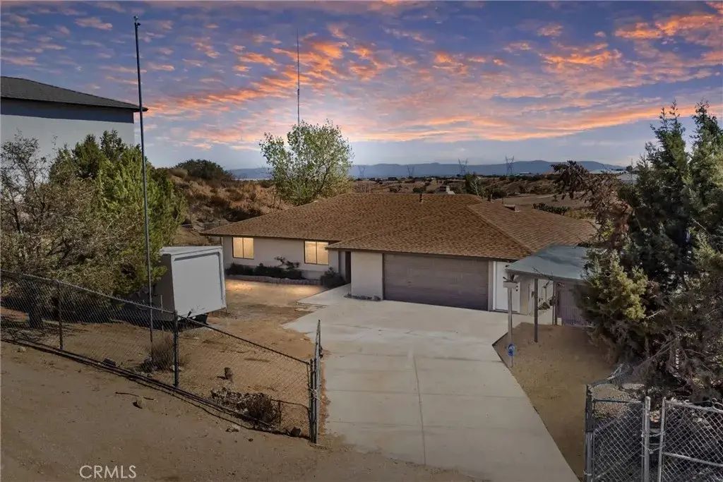 8121 Anaconda Avenue, Oak Hills