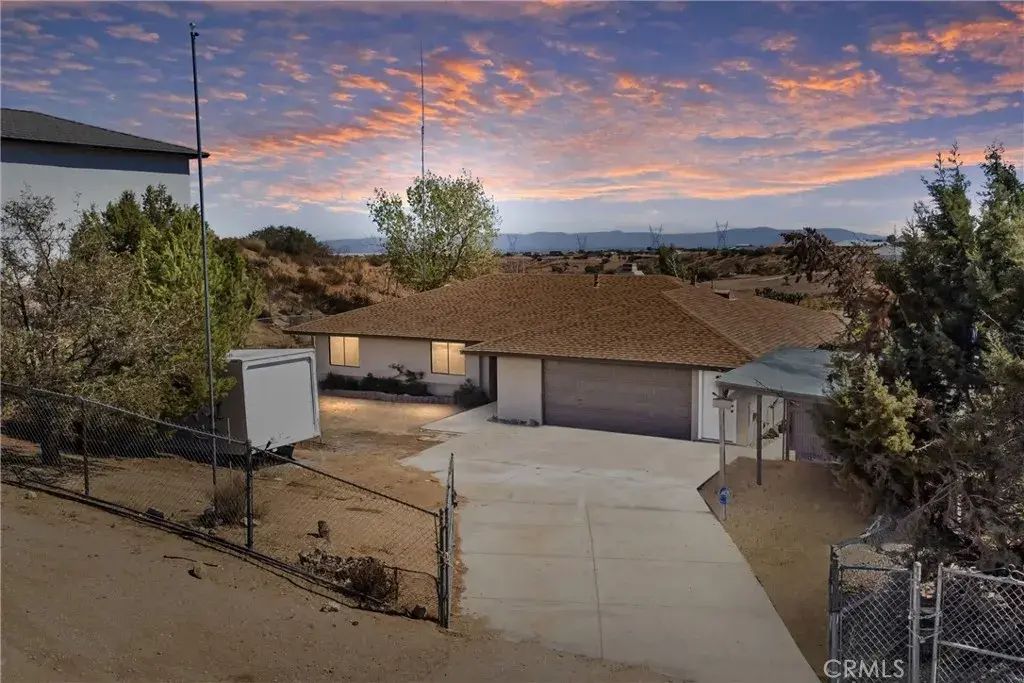 8121 Anaconda Avenue, Oak Hills