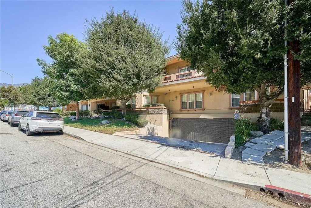 3960 Pennsylvania Avenue 114, La Crescenta