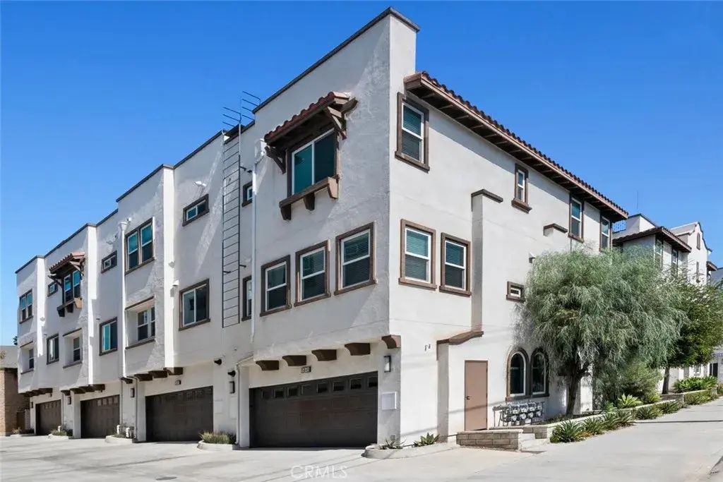 5049 E Echo, Highland Park