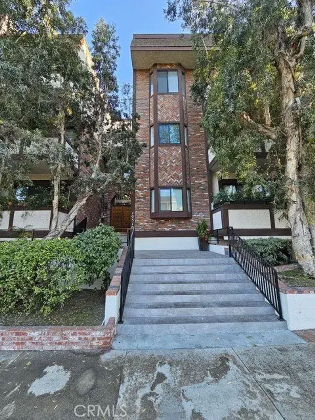 10310 Riverside Drive 201, Toluca Lake