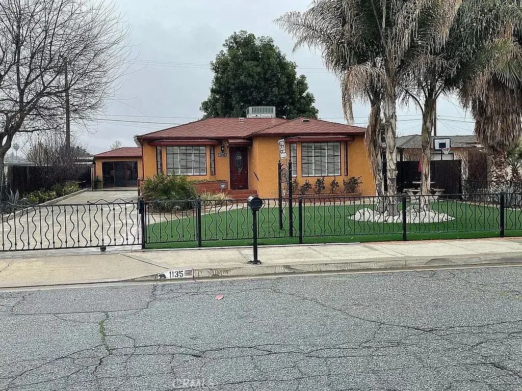 1135 E Morton Place, Hemet