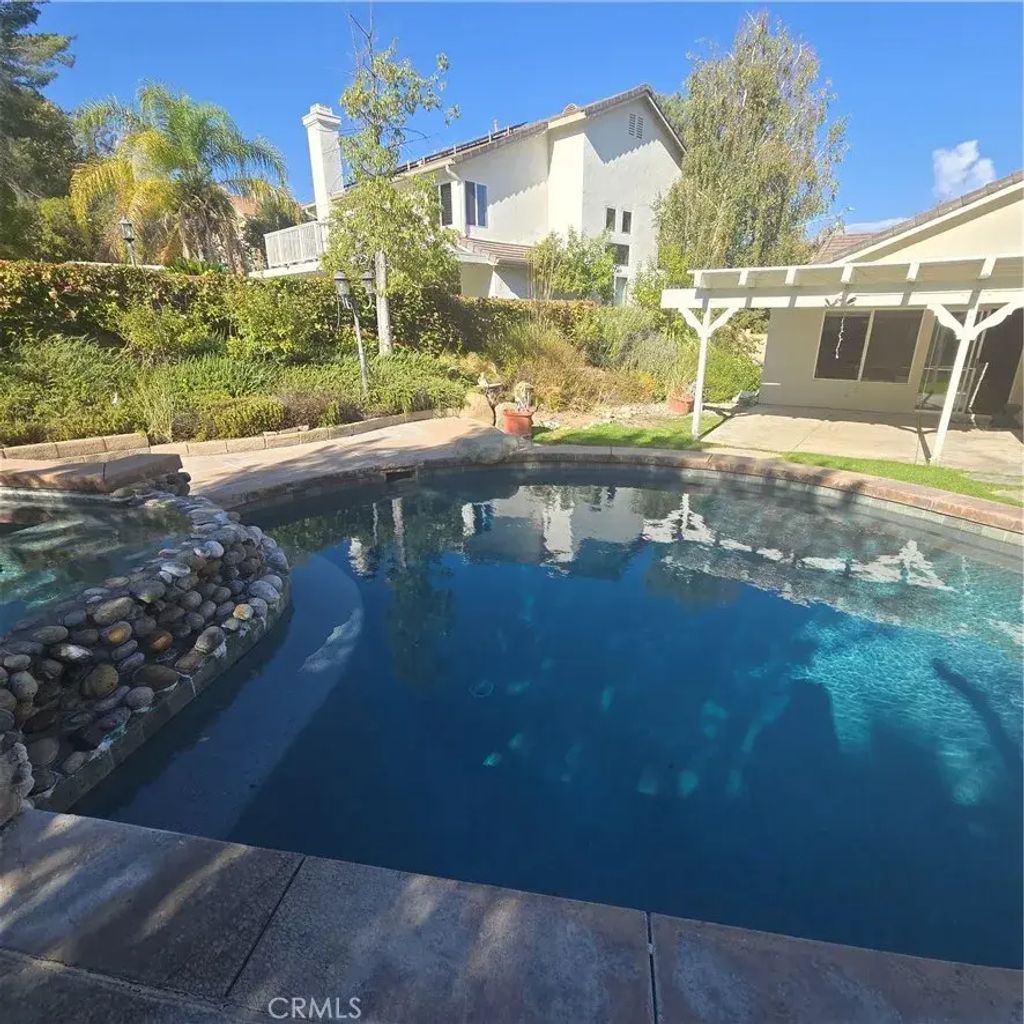 27619 Ron Ridge, Saugus