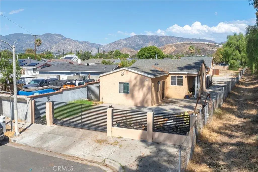 11602 Fellows Avenue, Pacoima