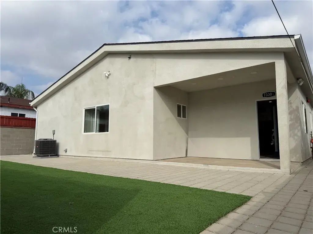 7330 Riverton Ave 1/2, Sun Valley