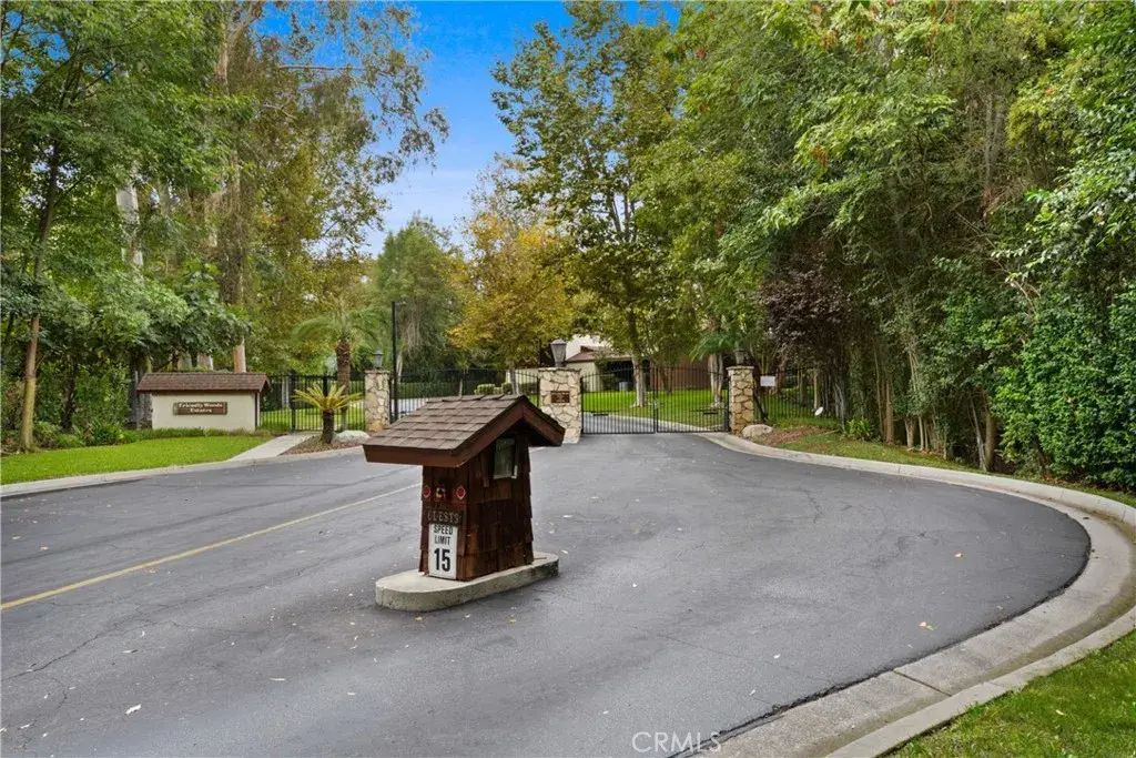 9434 Friendly Woods, Whittier