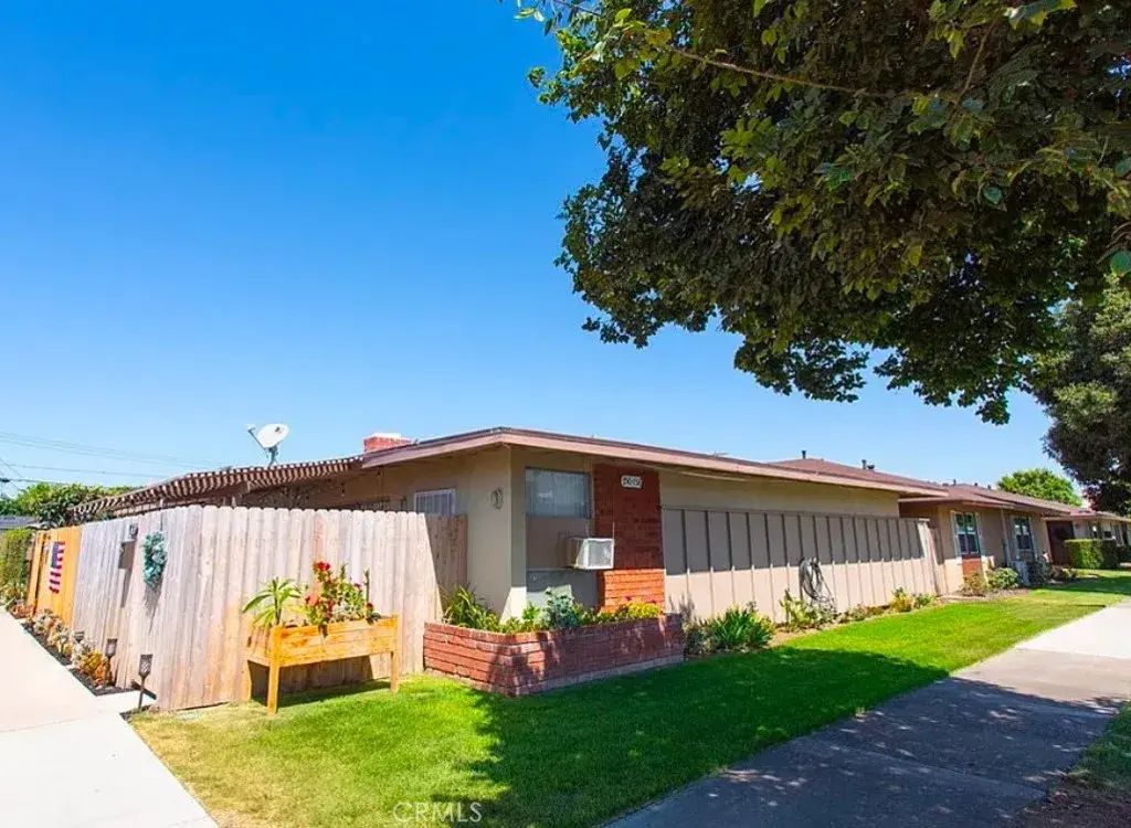 754 N Shattuck Pl, Orange