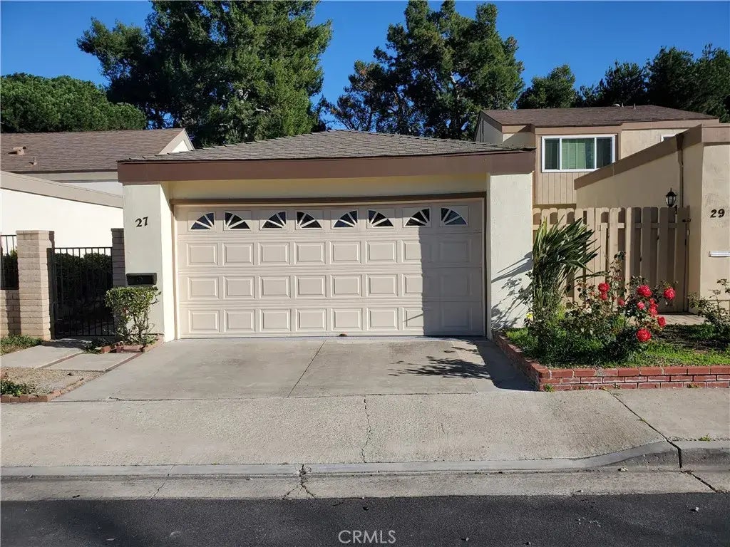 27 Willow Tree Ln, Irvine