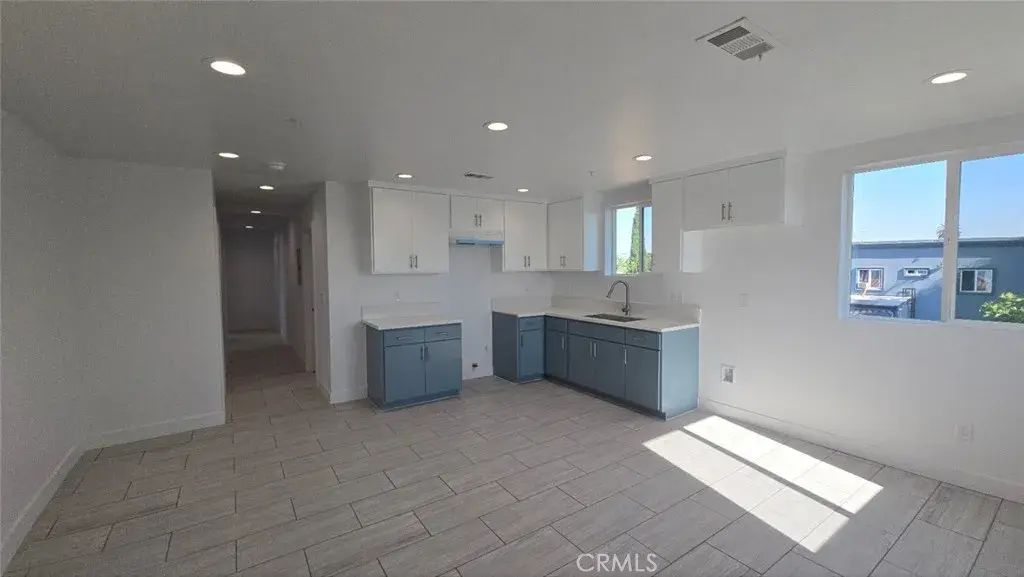 10413 Avalon Boulevard, Los Angeles