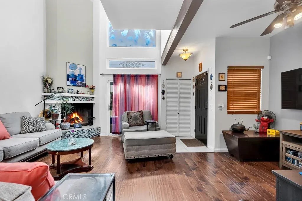 6323 Reseda Boulevard 13, Tarzana