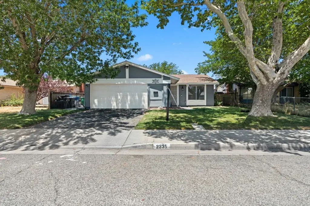 2235 W Avenue K14, Lancaster
