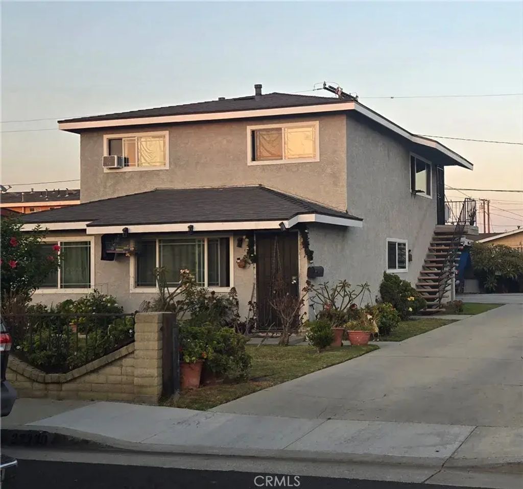 22330 Clarkdale, Hawaiian Gardens