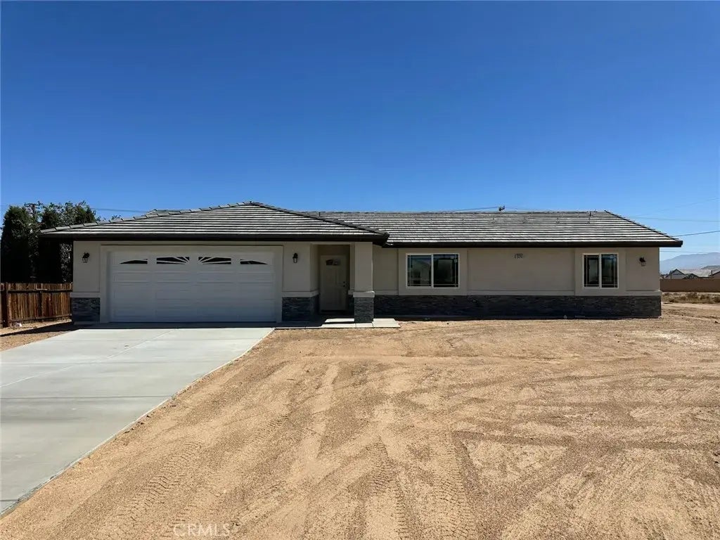 13155 Lakota Road, Apple Valley