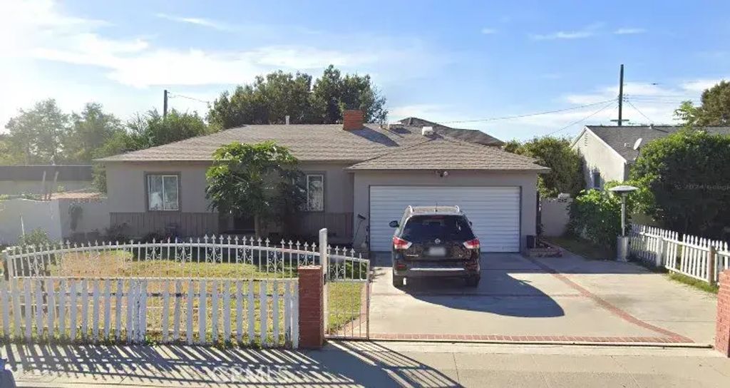 1003 Corinthian Way, Pomona