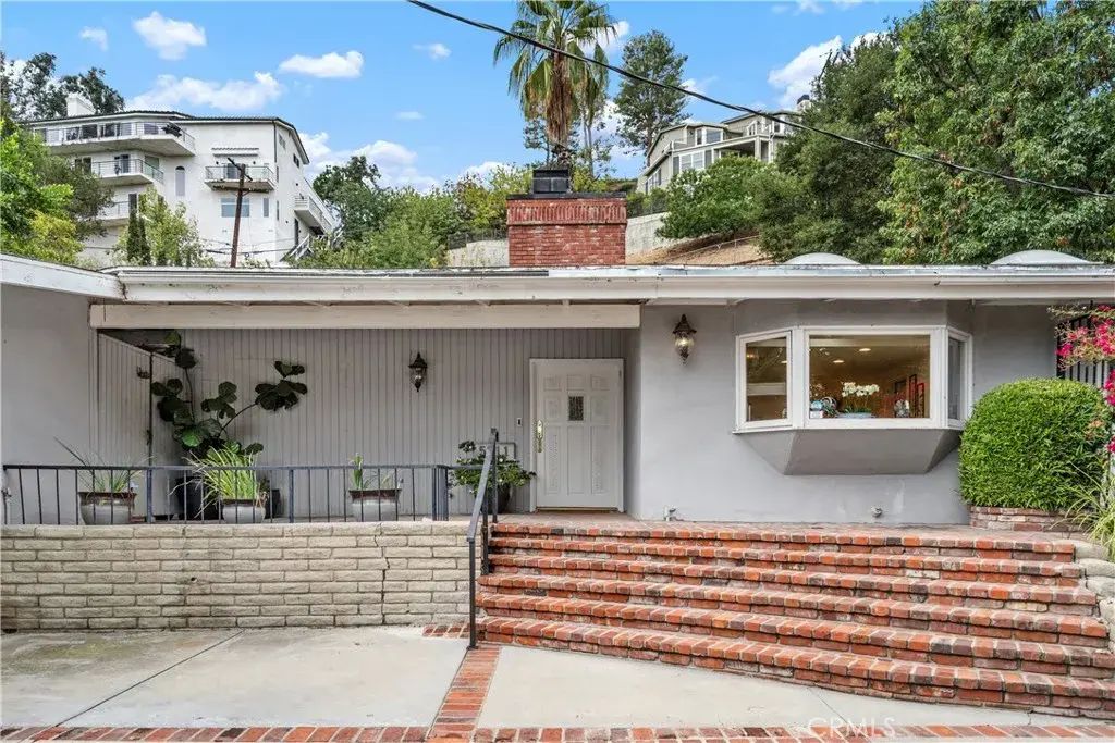 5111 San Feliciano, Woodland Hills