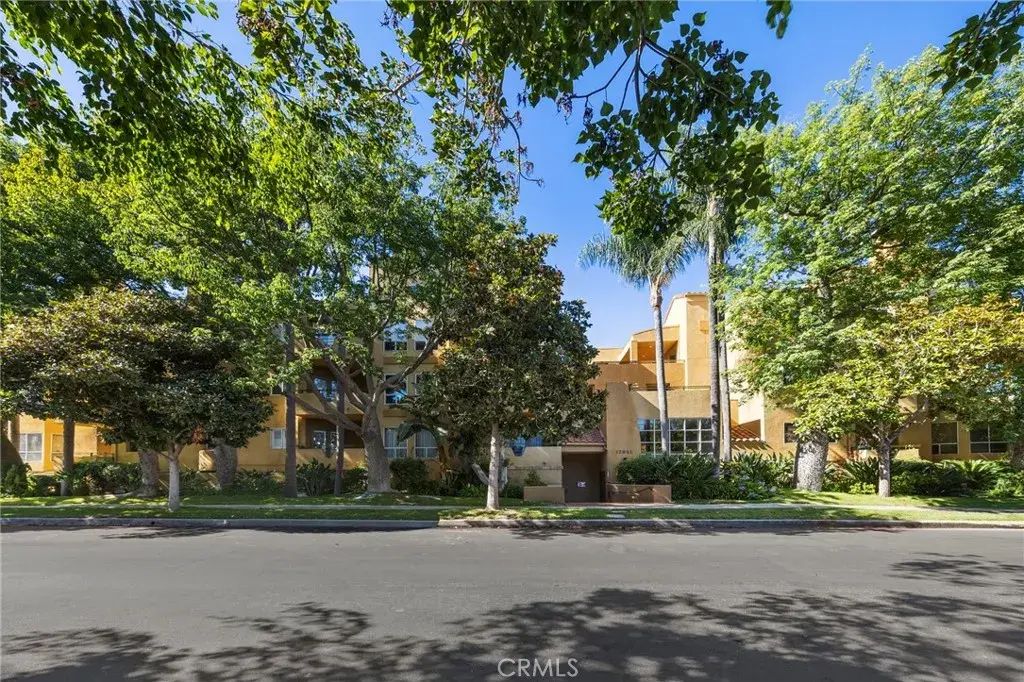 12841 Bloomfield 305, Studio City